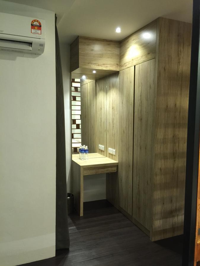 The Oikos Hotel Pontian Kecil Buitenkant foto