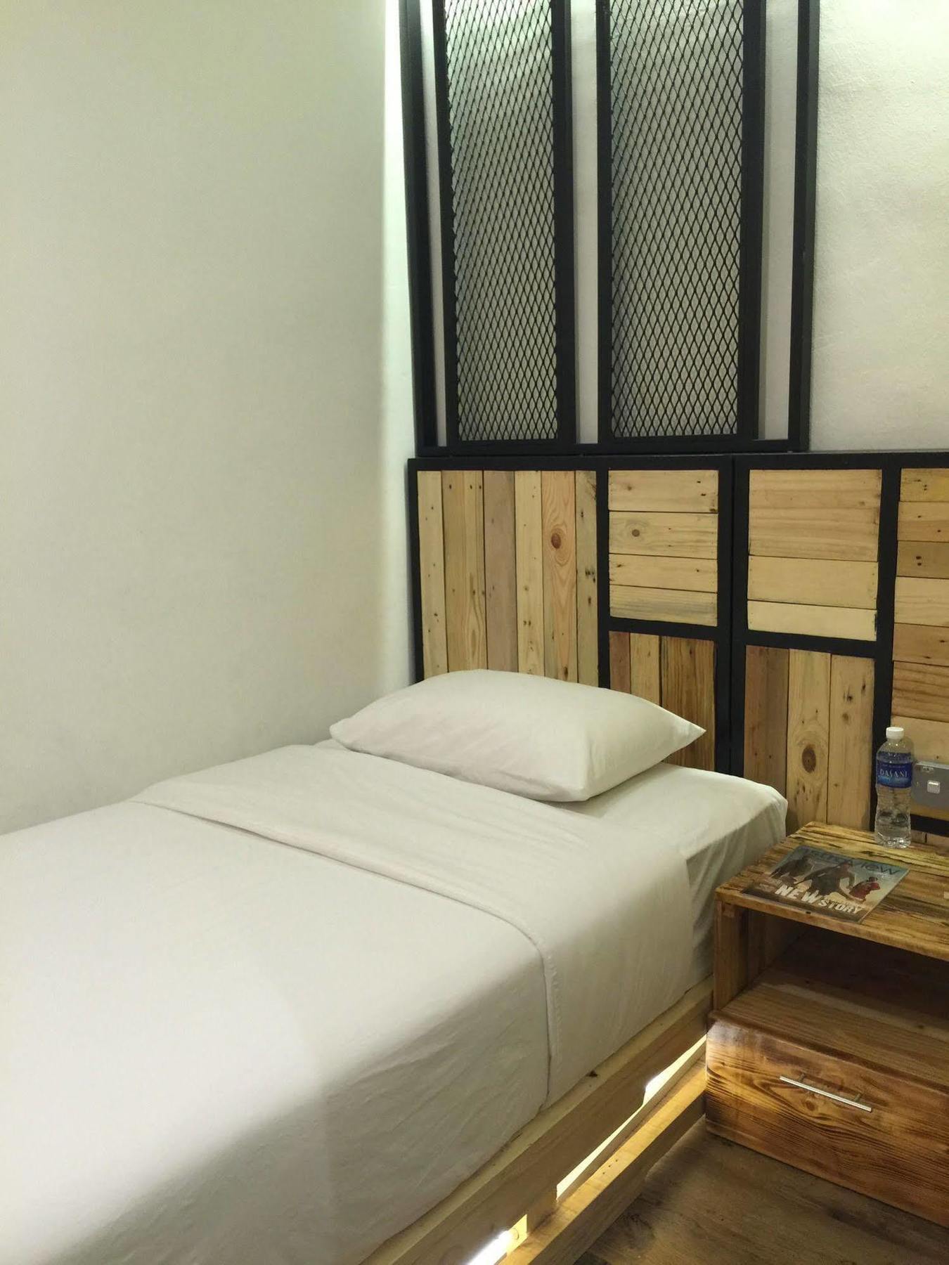 The Oikos Hotel Pontian Kecil Buitenkant foto