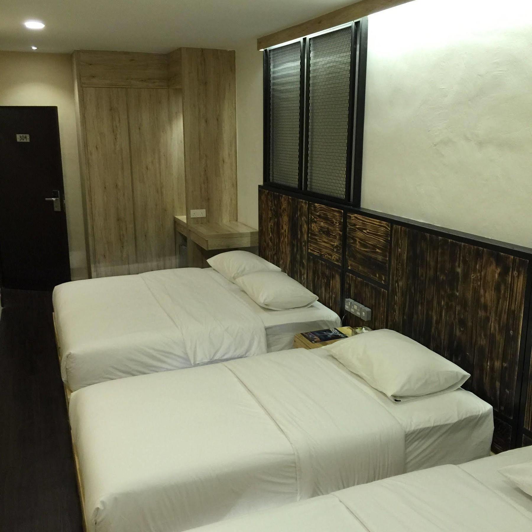 The Oikos Hotel Pontian Kecil Buitenkant foto