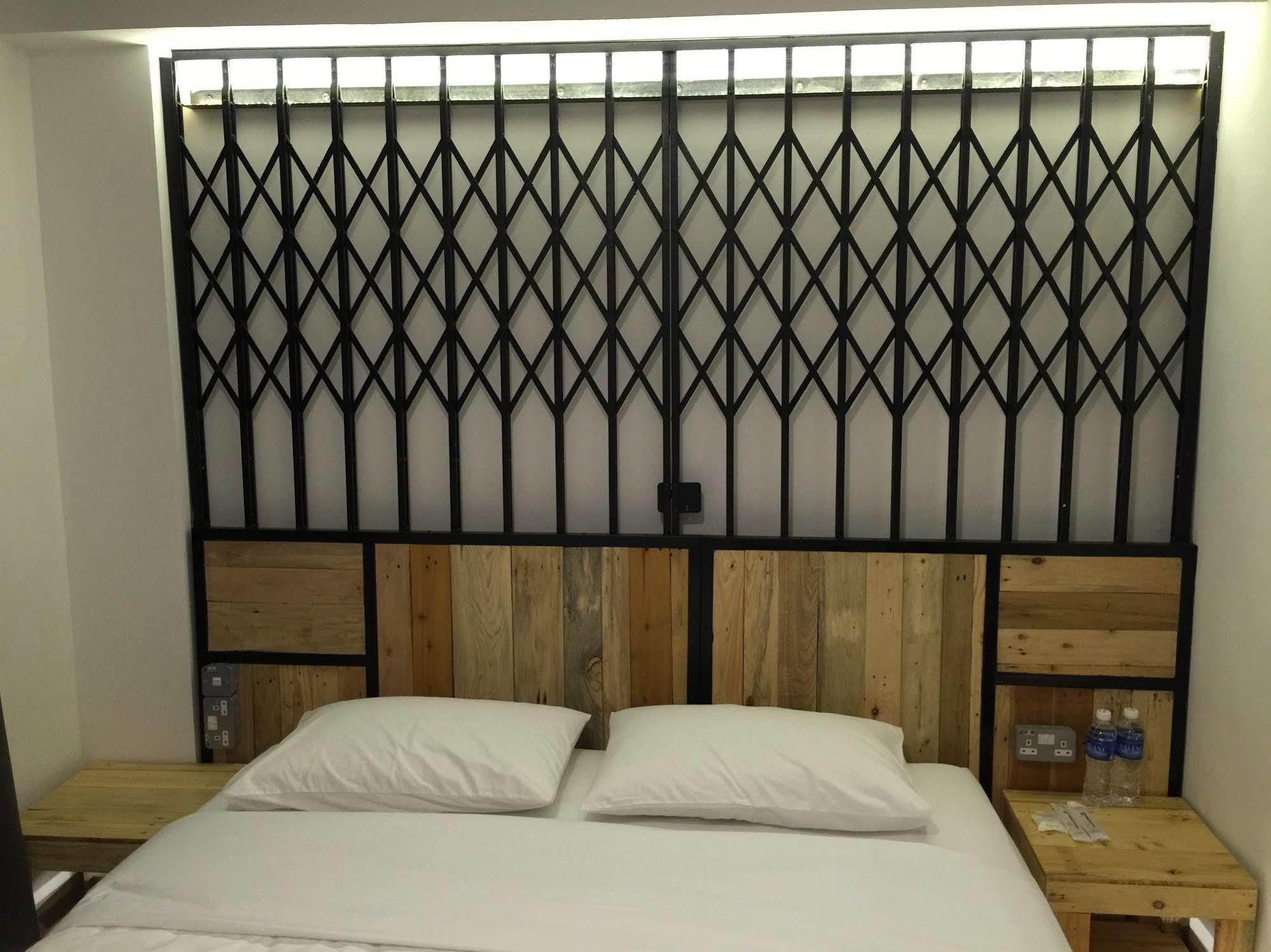 The Oikos Hotel Pontian Kecil Buitenkant foto