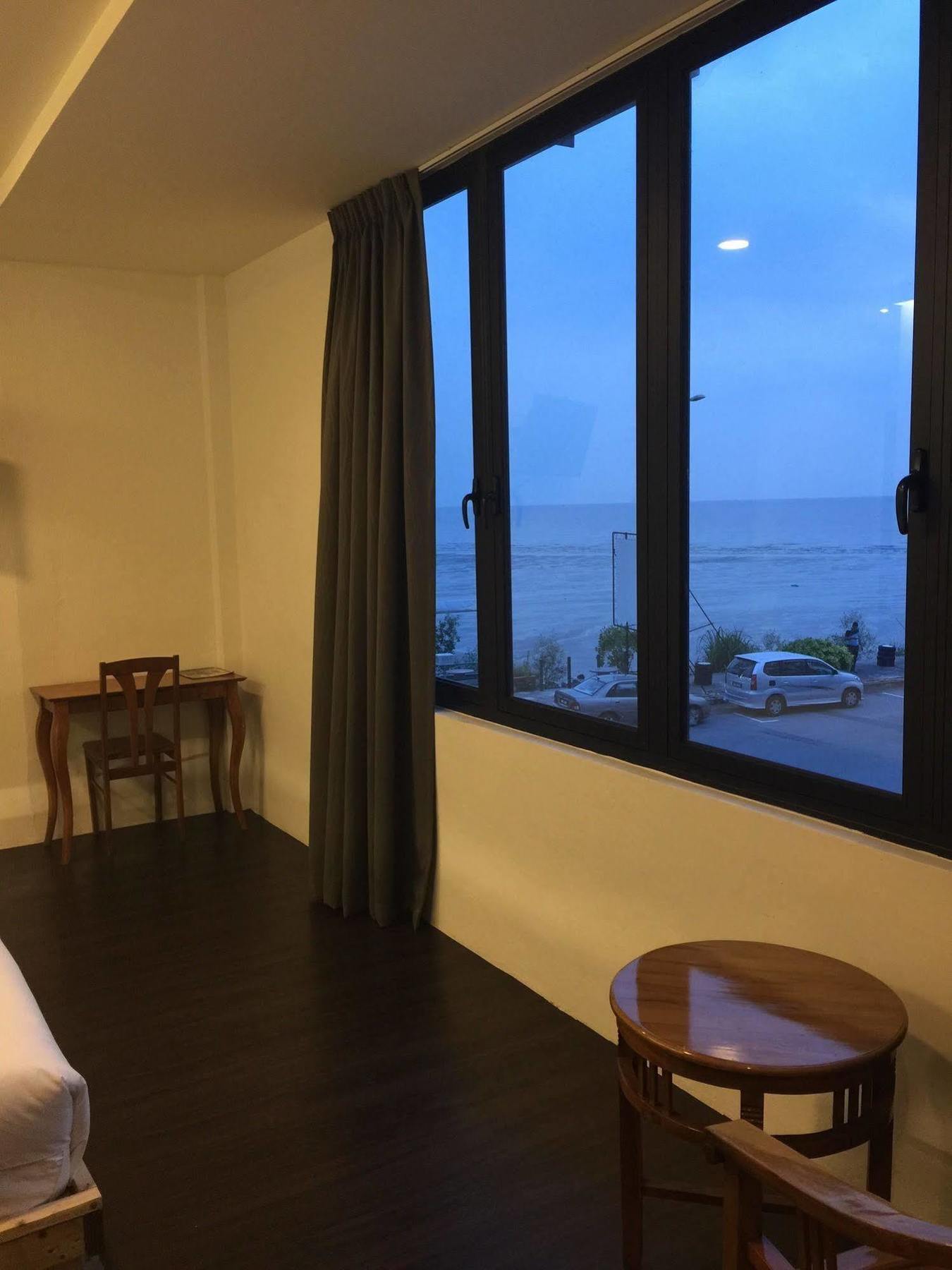 The Oikos Hotel Pontian Kecil Buitenkant foto